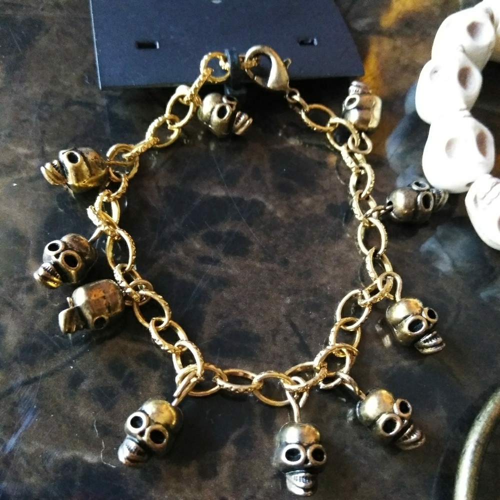 CLOSEOUT SALE Skull Bracelet Set 3pc in Cream/Gold - Picture 5 of 8